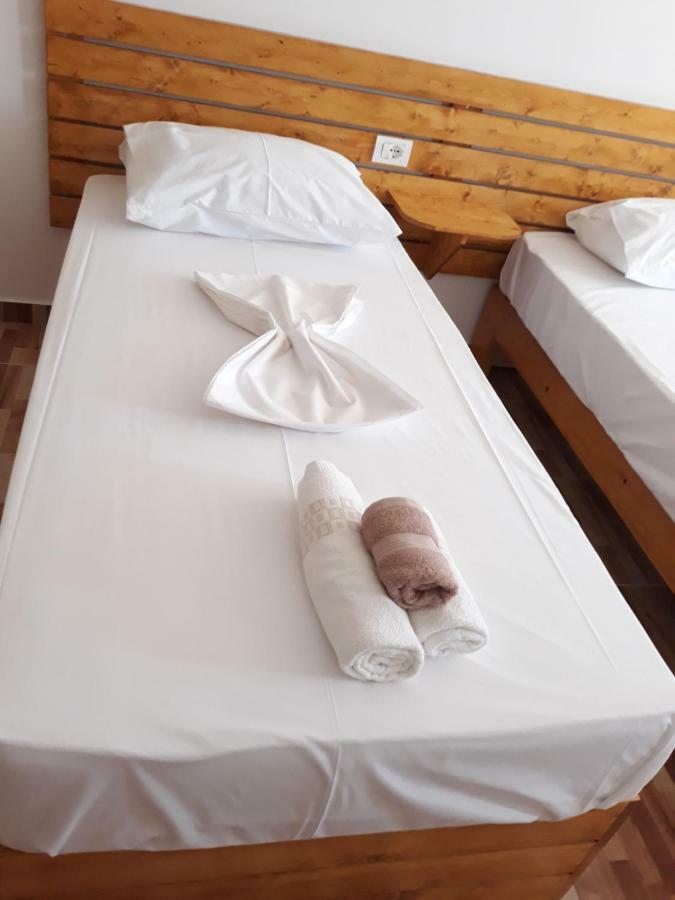 Beleris Rooms Himare Buitenkant foto