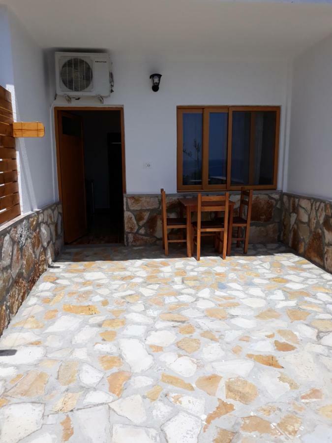 Beleris Rooms Himare Buitenkant foto