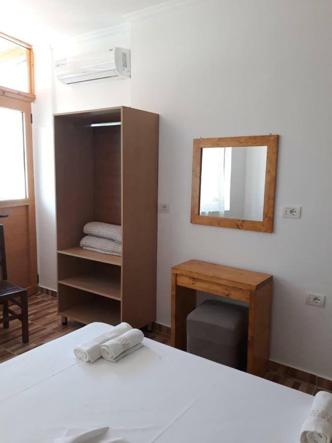 Beleris Rooms Himare Buitenkant foto