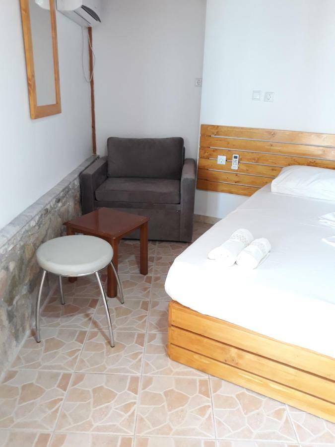 Beleris Rooms Himare Buitenkant foto